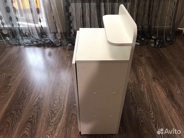 Маникюрный стол