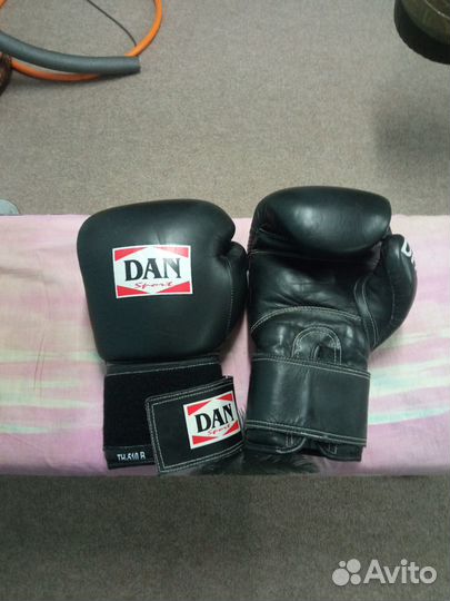 Боксерские перчатки