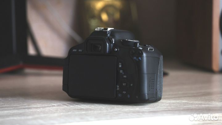 Зеркальный фотоаппарат Canon EOS 600D Kit