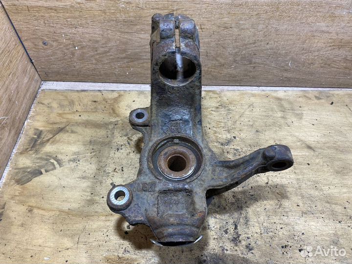 Поворотный кулак передний правый Ford Mondeo 4 102