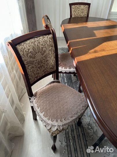 Кухонный стол и стулья