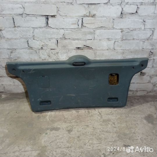 Накладка пятой двери renault scenic 1