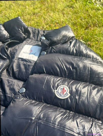 Трендовые жилетки Moncler