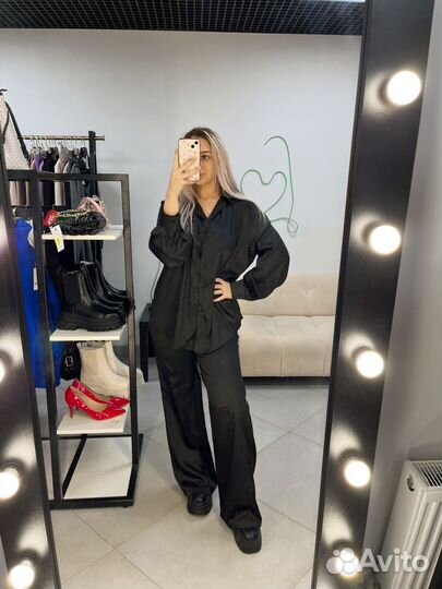 Костюм брючный женский атласный