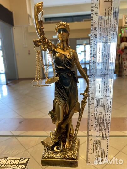 Статуэтка фемида, фортуна