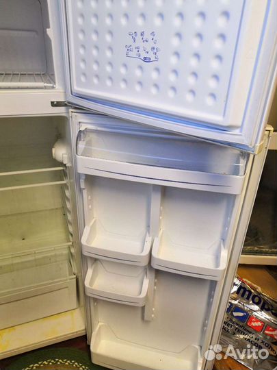 Холодильник vestel