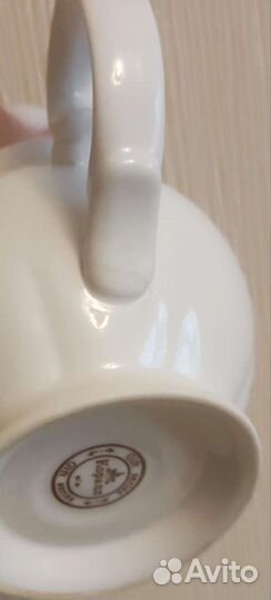 Маленький белый заварочный чайник