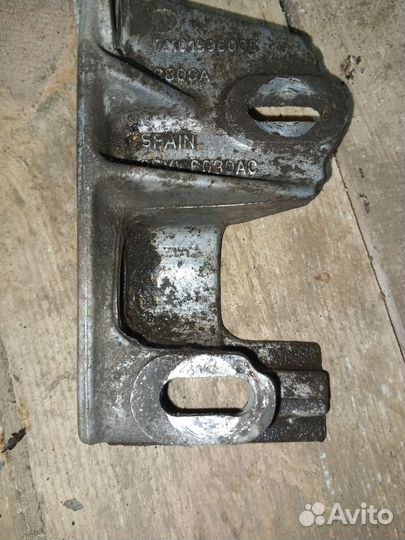 Кронштейн крепления двигателя Seat Alhambra 1999г