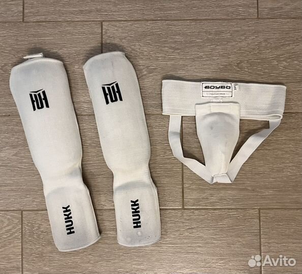 Боксерские перчатки, шлем и защита