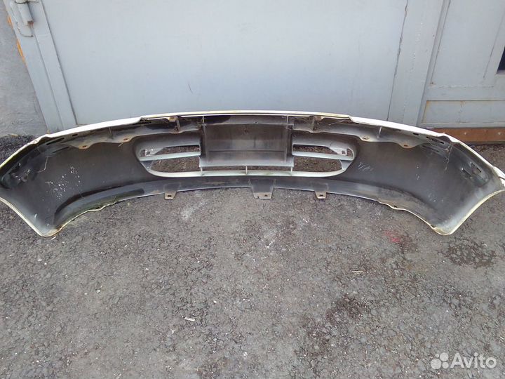 Продам бампер Nissan march 1997-2002