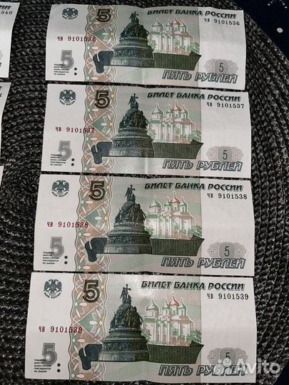 Купюра 5 рублей 1997 с всадником