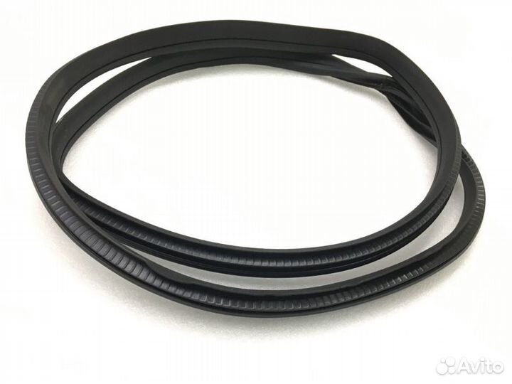 Уплотнительная резинка задняя левая Mercedes Cla