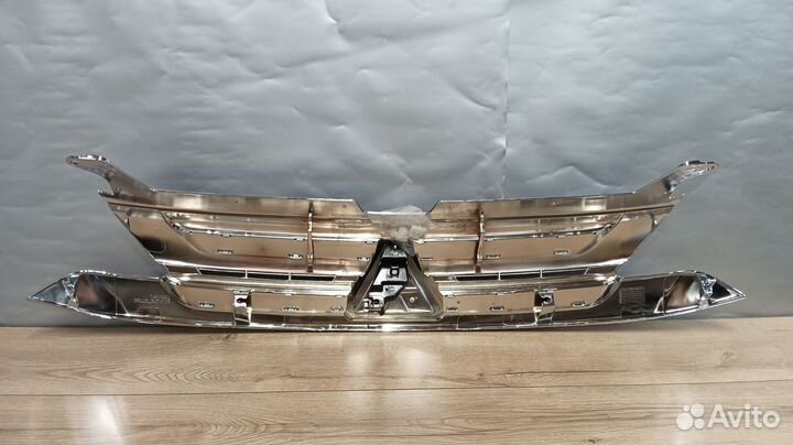 Решетка радиатора Mitsubishi Outlander 3