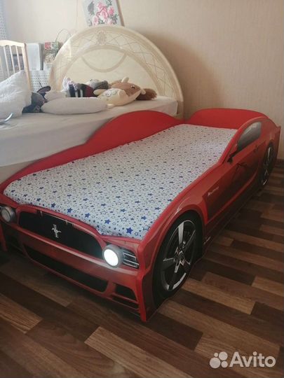 Кровать машина с фарами