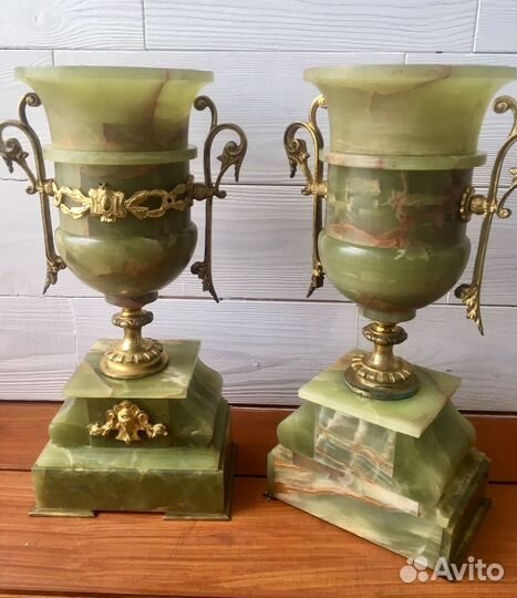 Старинные вазы из оникса