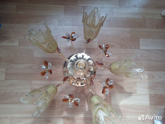 Продам люстру