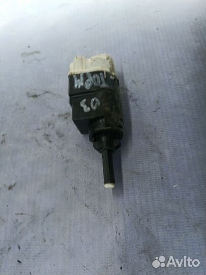 Концевик педали тормоза Renault Logan 2