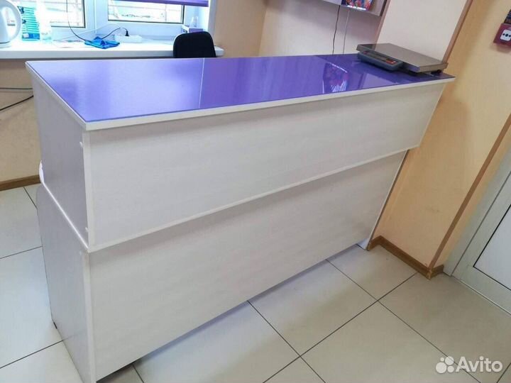 Стойка ресепшн