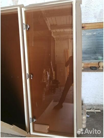 Стеклянная дверь в сауну