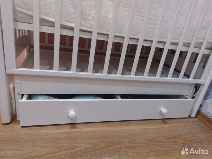 Детская кроватка с маятником Дерево