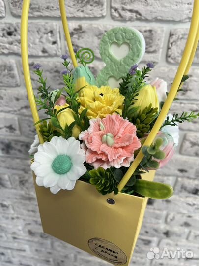 Композиция из цветов (мыло ручной работы)