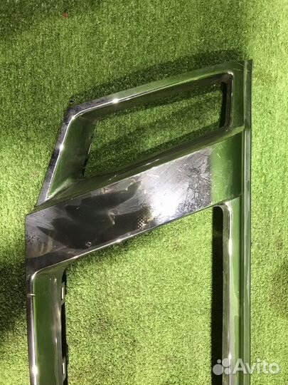 Накладка решетки радиатора Nissan Terrano D10