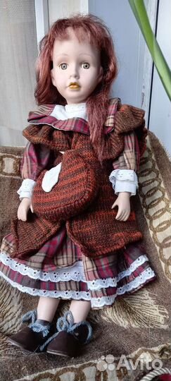 Кукла сувенирная,фарфоровая