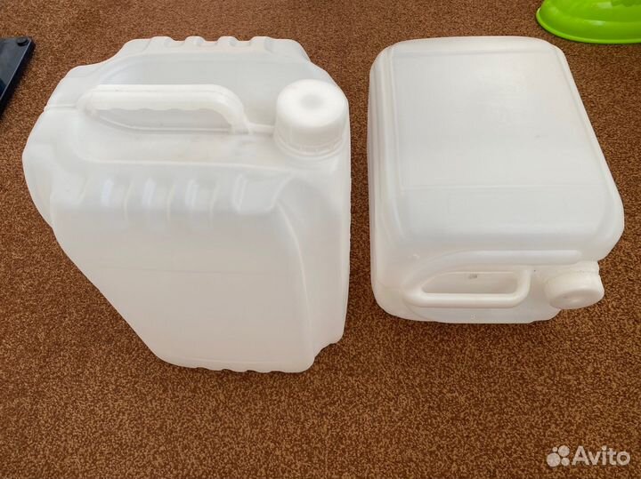 Канистры пластиковые 10 литров