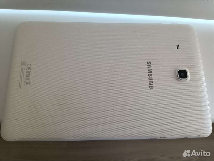 Samsung Galaxy Tab E SM-T561