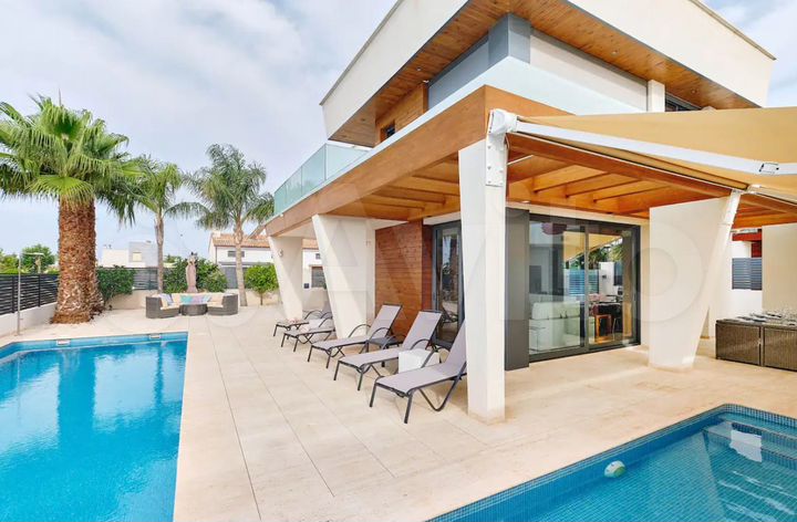 Дом 290 м² на участке 8 сот.