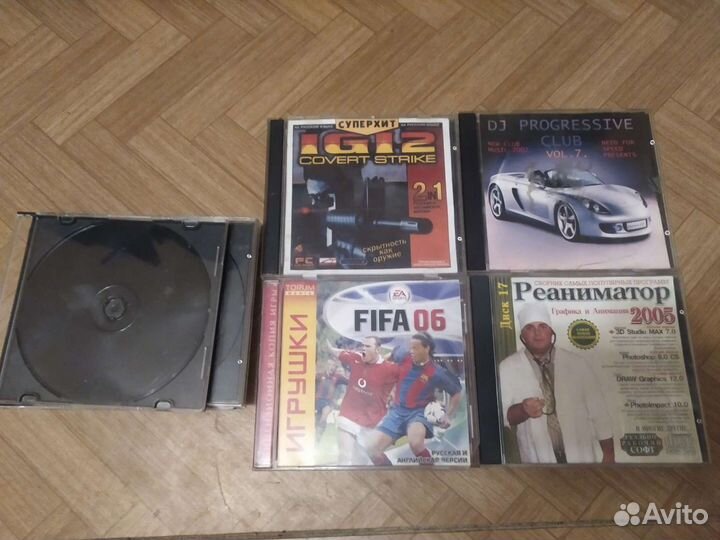 Диски с фильмами и играми