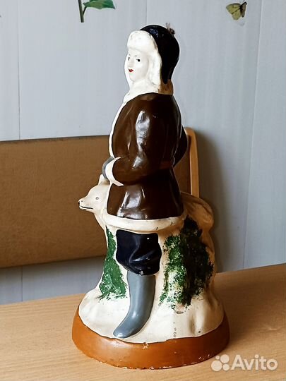 Статуэтка. Охотник с собакой. Гипс. Ранний СССР