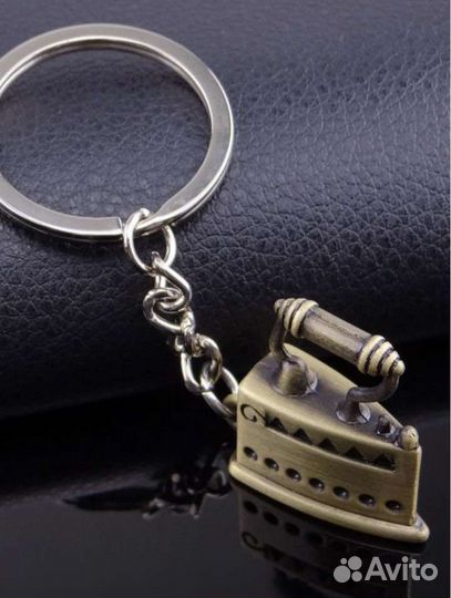 Утюг старинный миниатюрный (брелок)