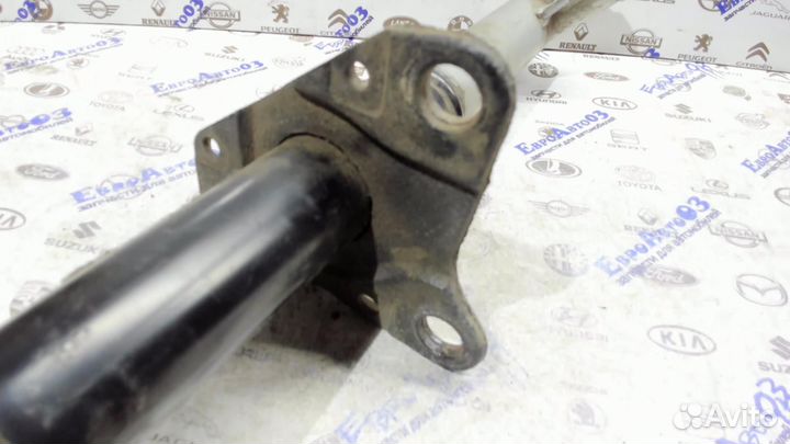 Кронштейн усилителя переднего бампера правый Audi