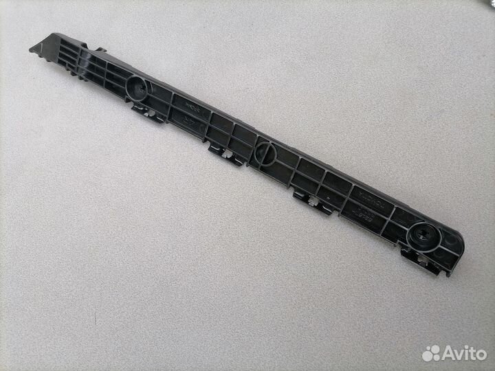 Кронштейн заднего бампера правый для Toyota Camry