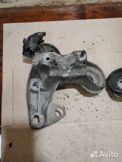 Кронштейн опоры двс фольксваген пассат b5