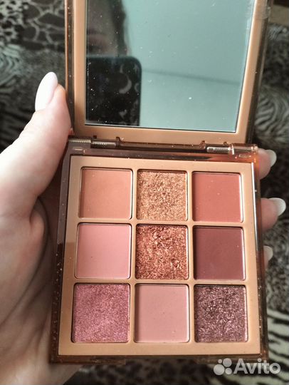 Палетка теней huda beauty