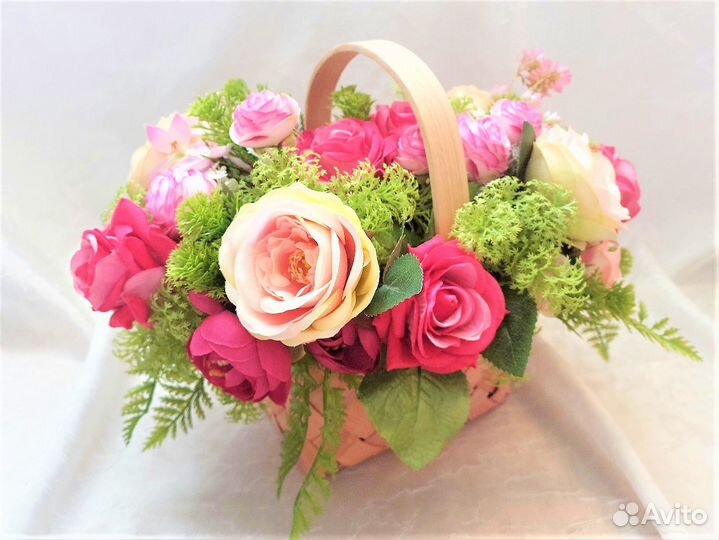 Цветочная корзинка из искусственных цветов