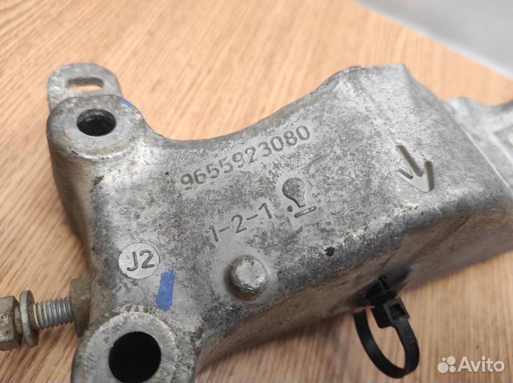 Кронштейн двигателя правый Peugeot Peugeot Citro