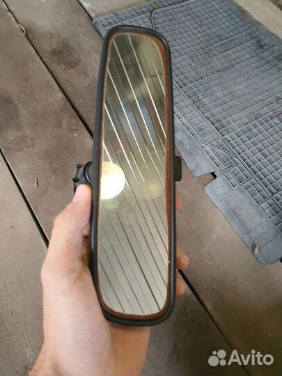 Зеркало заднего вида