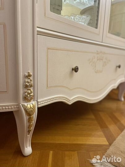Витрина и комод