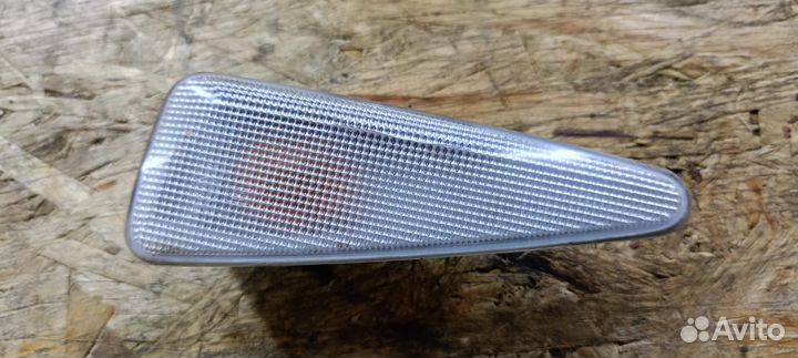 Повторитель поворотника, правый Renault Symbol