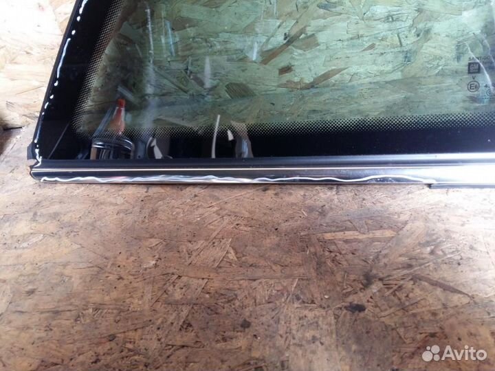 Стекло кузовное правое Opel Zafira B 2005-2012