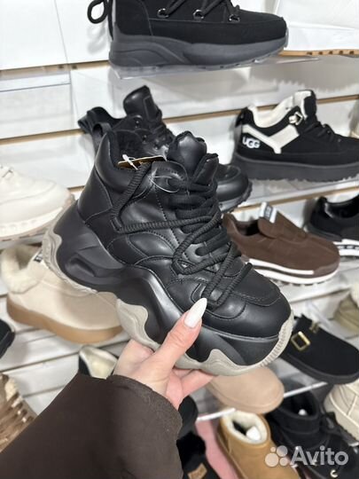 Кроссовки женские