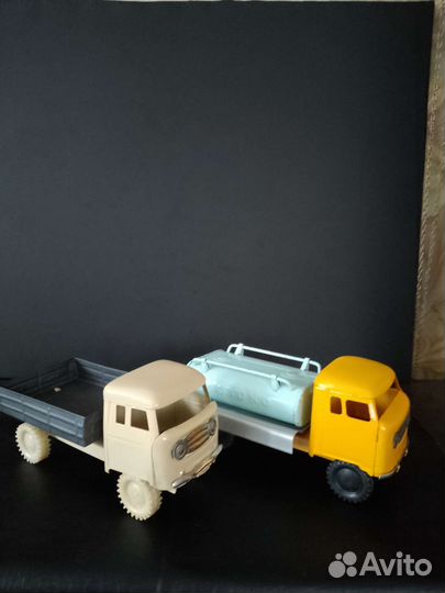 Игрушки СССР. УАЗ бортовой и молоковоз