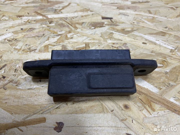 Кнопка открывания багажника Toyota RAV 4 40