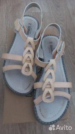 Сандалии для девочки пакетом 33-34 размер