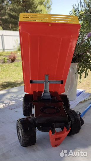 Детский трактор с прицепом