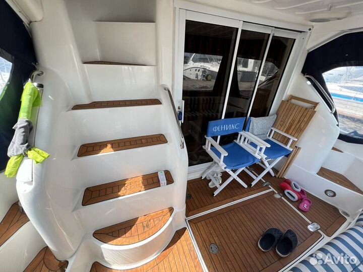 Моторная яхта Fairline Phantom 40