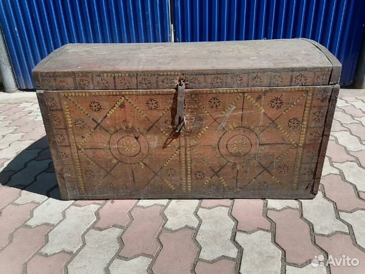 Старинные сундуки